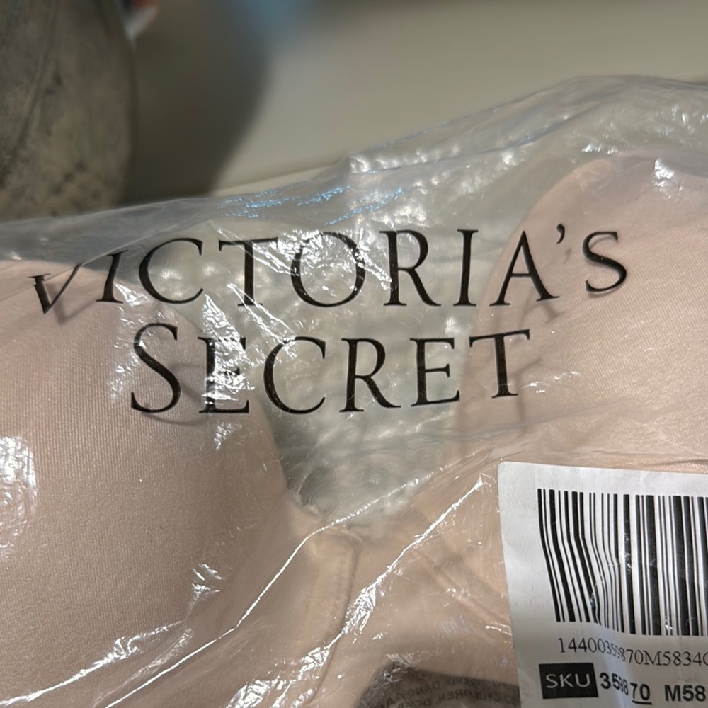 Women new bra Victoria Secret beige Sz 34C still in plastic